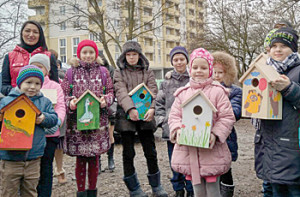 Ю.С. Клименко с детьми – участниками экологической акции.
