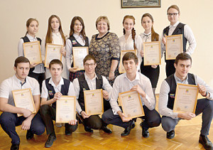 И.Д. Колыбельникова со своими воспитанниками.