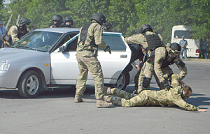 Задержание условного противника.