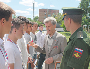 В.Г. Давыдов поздравил участников сборов и отметил важность таких мероприятий для подготовки к службе.