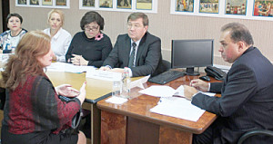 В.И. Хрипун проводит прием граждан.