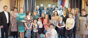 «Родник» и воспитанники Большелогского центра помощи детям.