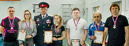 Атаман Аксайского юрта С.И. Марков с участниками соревнований.