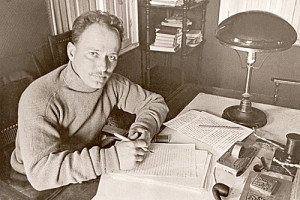 М.А. Шолохов за работой над романом «Поднятая целина». 