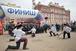 Фото-к-тексту-2Василий-Голубев-вручил-дипломы-творческим-династиям-Дона_1_