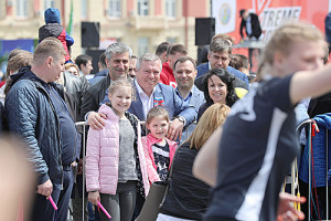 Фото-к-тексту-3Василий-Голубев-вручил-дипломы-творческим-династиям-Дона_