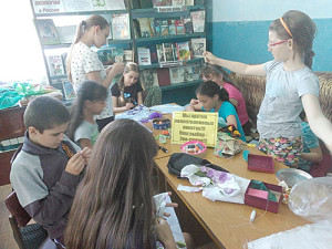 В библиотеке в х. Черюмкин всегда много детей.