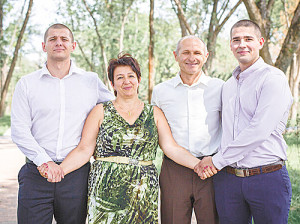 Семья Диканских: Кирилл, Ольга Борисовна, Александр Иванович, Денис (слева направо).