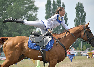 мением держаться в седле порадовали зрителей не только казаки, но и казачки.