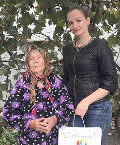 Анна Назаровна была очень рада гостям.