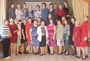 Коллектив Грушевской ООШ. Н.Е. Гордиенкова – в центре. 2019 год.