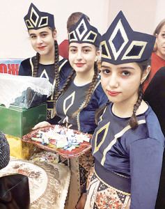 Представители армянской культуры показали обряд появления первого зубика.