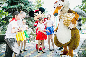 Праздник к нам приходит.