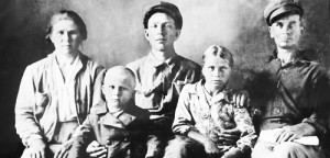 В моей семье бережно хранятся фото военных лет.