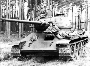 командир танка Т-34 - Е.М. Курасанов на танке Т-34, на котором прошел войну в должности командира орудия, а затем командира экипажа танка.